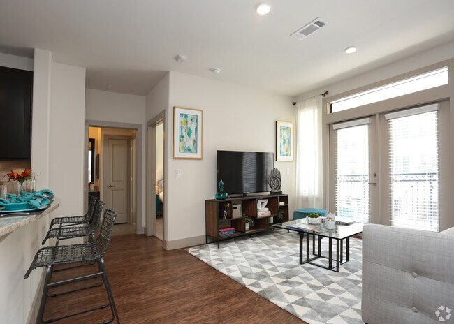 Photo - One Month Free + Prime Location! Unidad HMP1