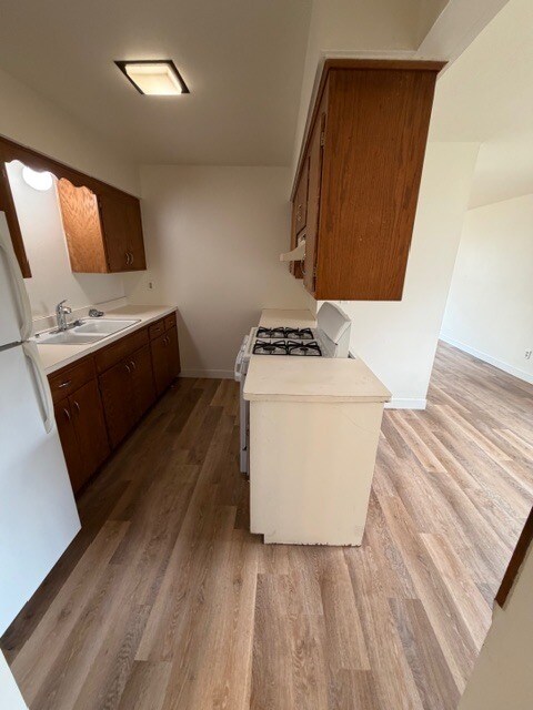 kitchen - 2161 Basswood Ln Unit B