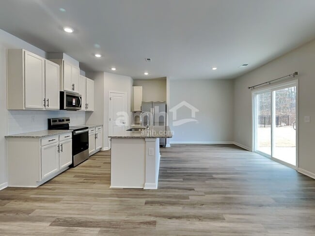 Photo - 4001 Zepelin Wy