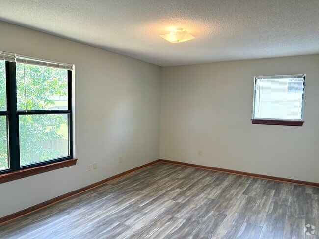 Building Photo - 1023 NE Lindsay Ave Unit B Rental