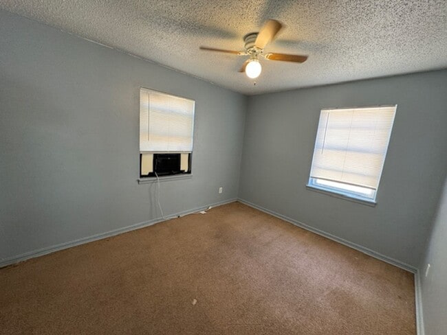 Photo - 3 bed 1.5 baths in Bethany!