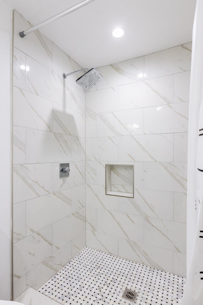 Photo - 1102 Centinela Ave