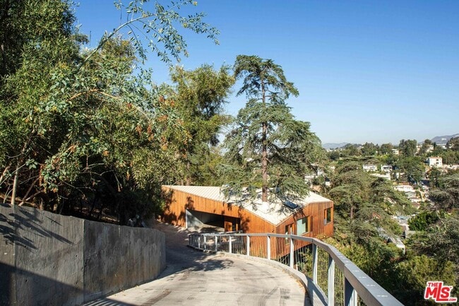 Photo - 1955 Park Dr