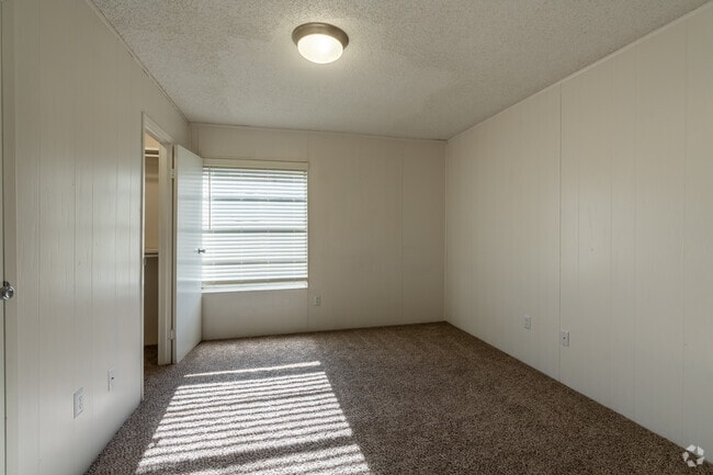 2BR, 1.5BA - 1050SF - Primary Bedroom