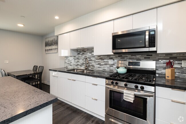 4BR, 3BA - 1,800SF- Kitchen