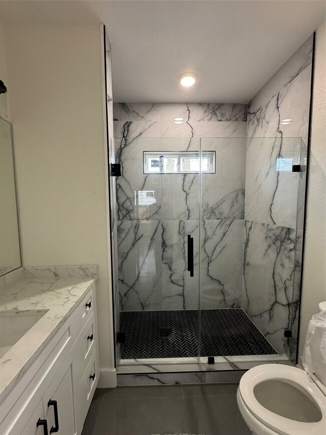 Photo - 923 Adele St