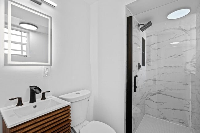 Building Photo - 1607 Hayes St Unit 3