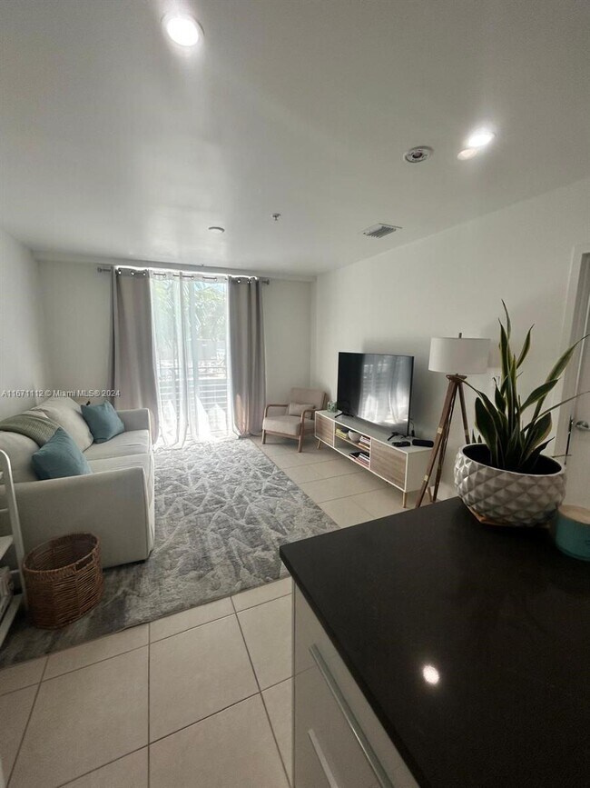 Photo - 945 Michigan Ave Unit 5