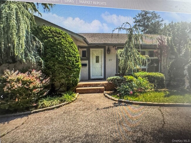 Photo - 571 Richmond Rd