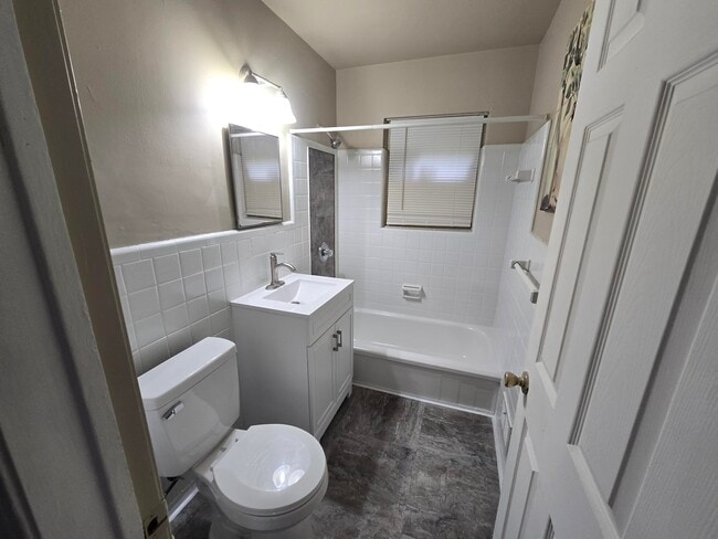 Photo - 6109 Farmbrook St
