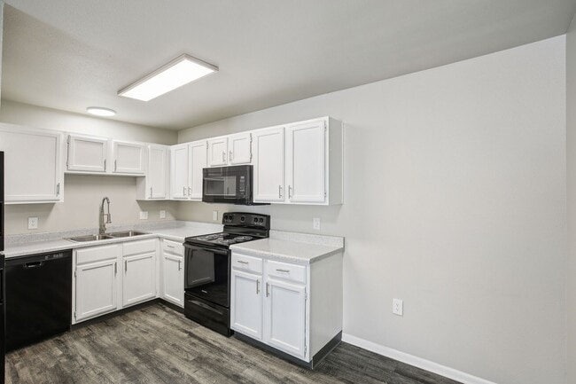 Paola Sundance Apartments