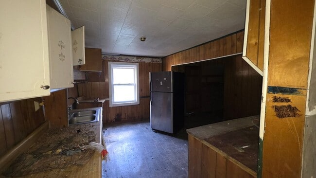 Photo - 1822 Derby Rd