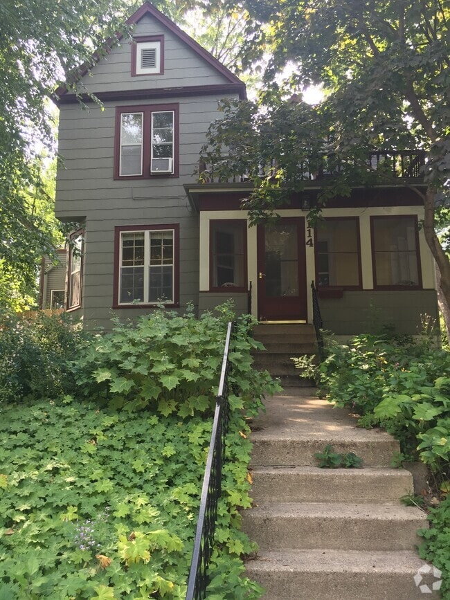 Building Photo - 114 Bedford St SE Rental