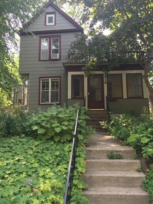 Building Photo - 114 Bedford St SE Rental