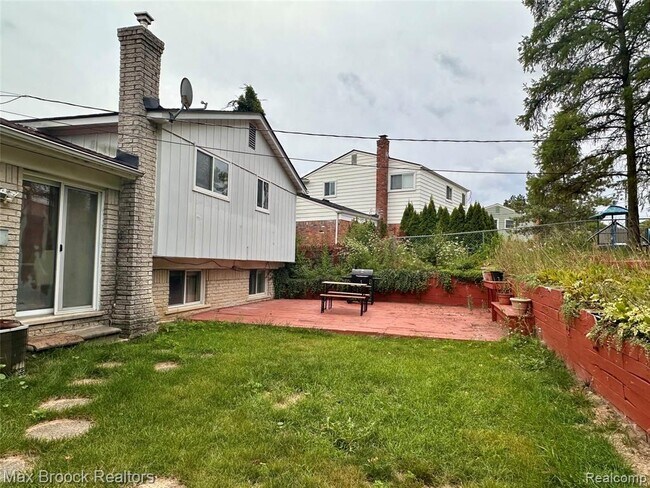 Photo - 6942 Leslee Crest Dr