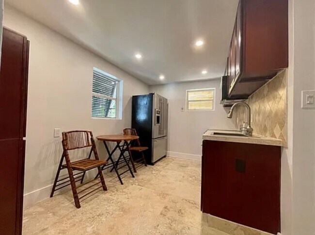Photo - 656 Manor Dr Unit #1