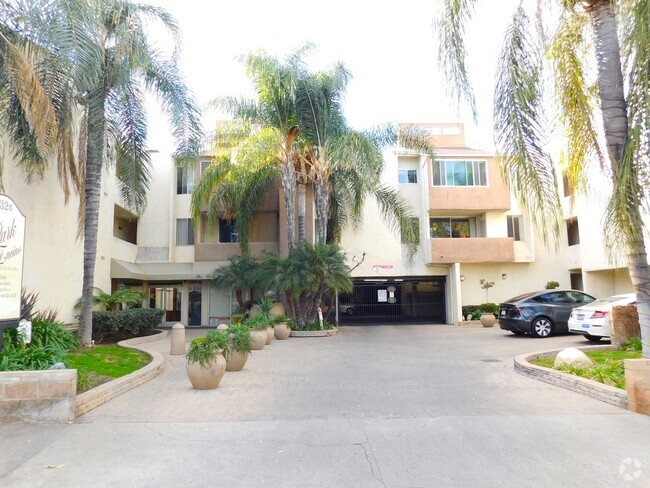 Building Photo - Large Spacious Studio for Rent in Encino Unit 311 Rental