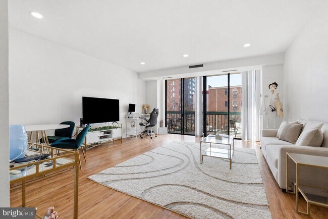 955 26th St NW Unit 305