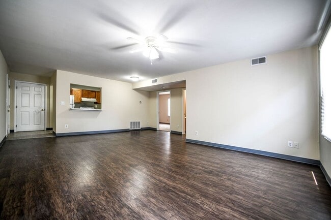 Photo - 2 bed/ 1 bath LaGrange, KY Unit 152-1