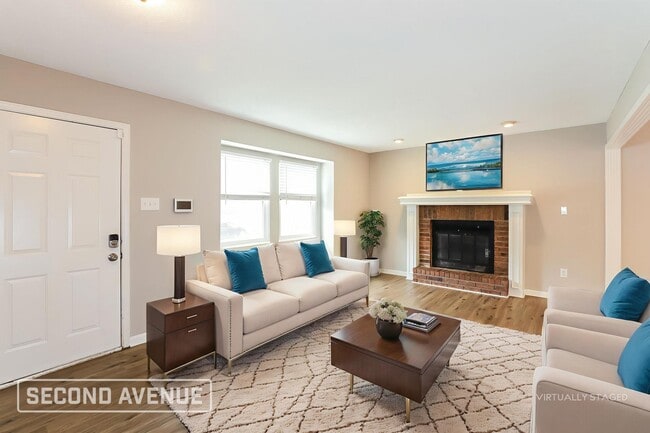 Photo - 701 SE Redwood Ln