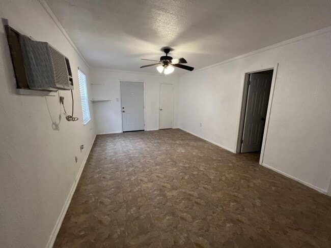 Photo - 302 W Valley Rd