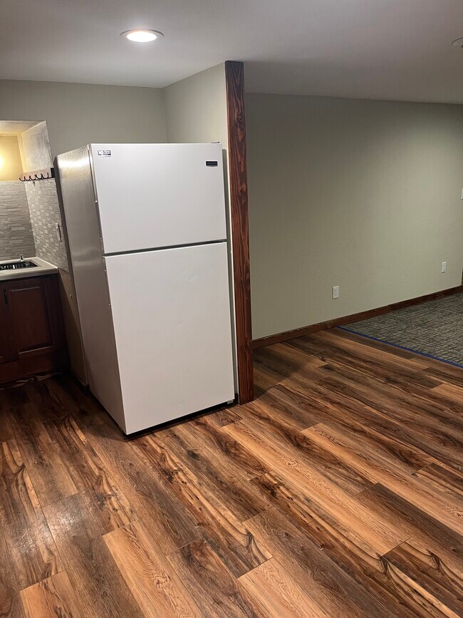 Building Photo - 208 4th St Unit Apt D