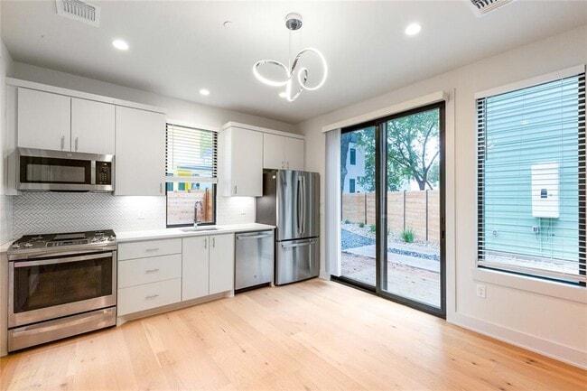 Photo - 1118 Walton Ln