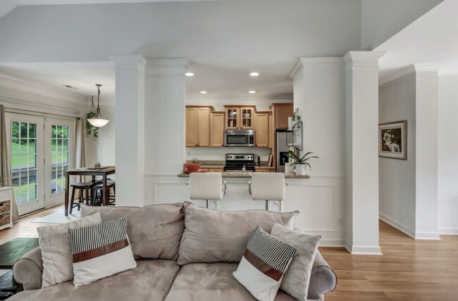 Photo - 6925 Sunnywood Dr