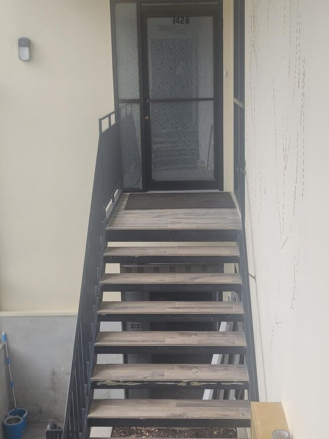 Photo - 17th St 6 Plex Unidad 1428 #2