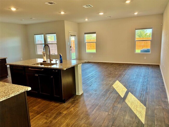 Photo - 127 Snapdragon Ln