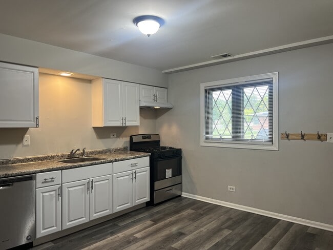 Photo - 389 N Wood Dale Rd