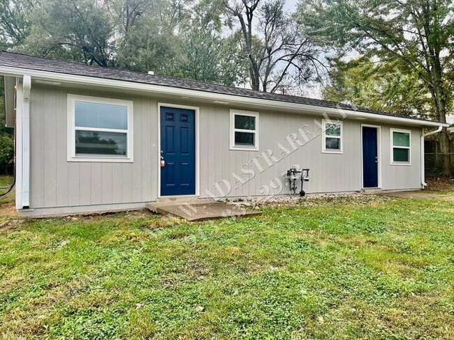 Photo - Like New 2 Bed 1 Bath Duplex in Grandview-...
