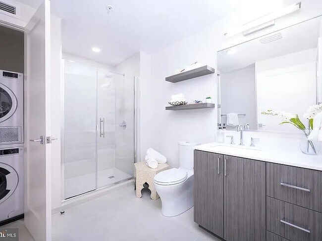 1211 Van St SE Unit 1010