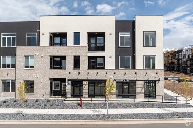 Leasing Center - Altitude