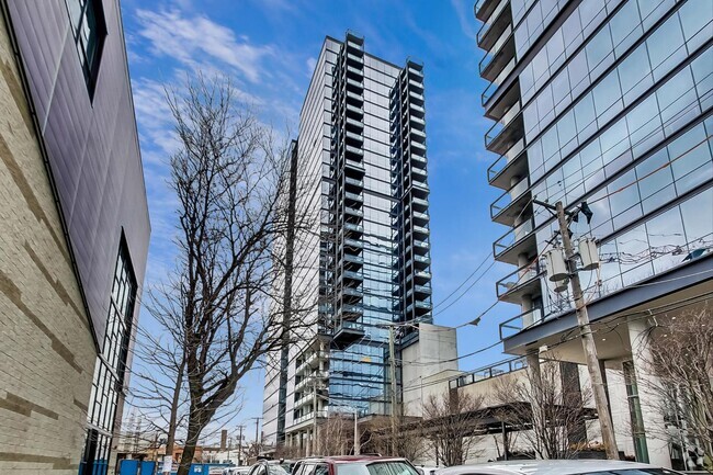 Building Photo - 860 W Blackhawk St Unit 507 Rental