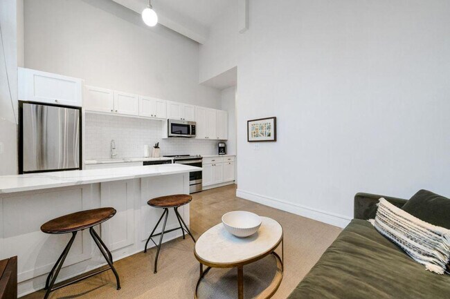 Photo - 505 E Travis St Unit ID1267132P