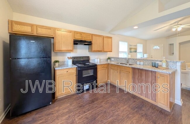 Photo - 6615 Miriam St