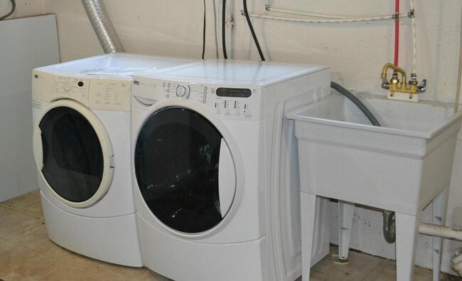 Photo - 7034 Dunbar Rd