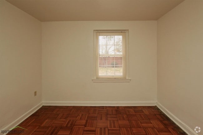 Bedroom - Larchmont Apartments