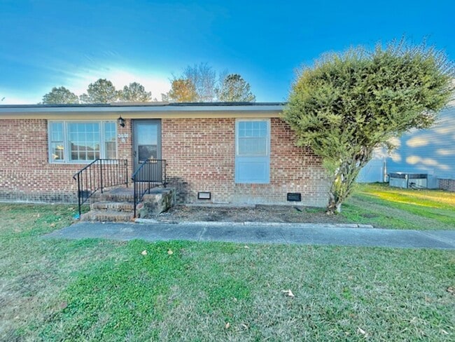 Building Photo - 3601-B Hillcrest Dr Unit 3601-B Hillcrest Dr