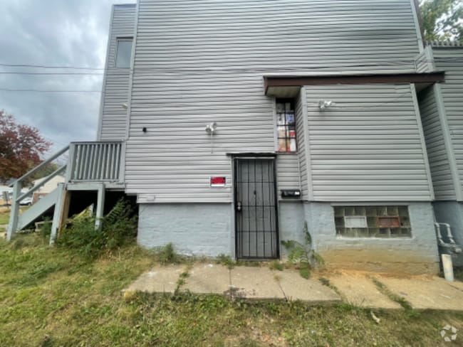 Building Photo - 1532 Woodland Ave NW Rental