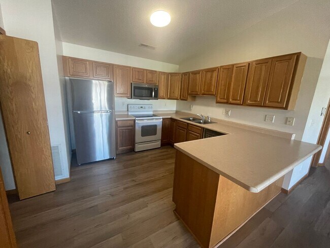 Photo - AVAILABLE July 2026!!!  2 bedroom, 1 bath condo in charming Oxford! Unidad 9