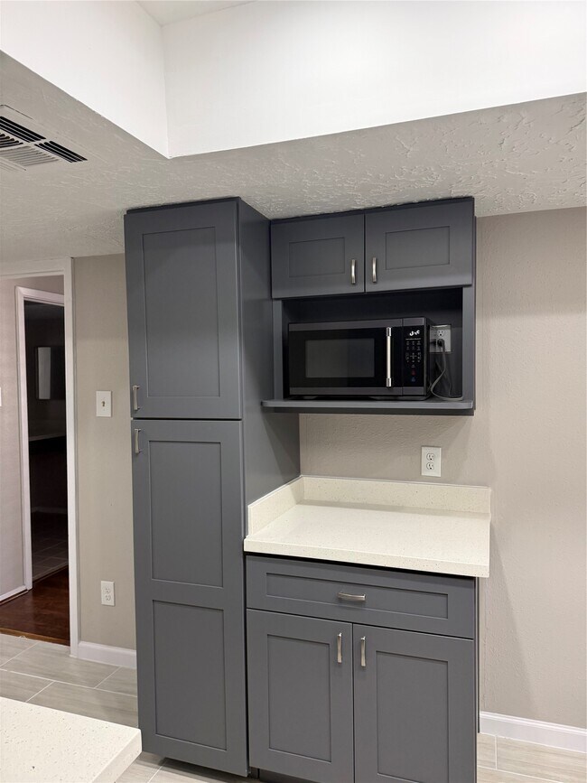 Building Photo - 6573 S Briar Bayou Dr