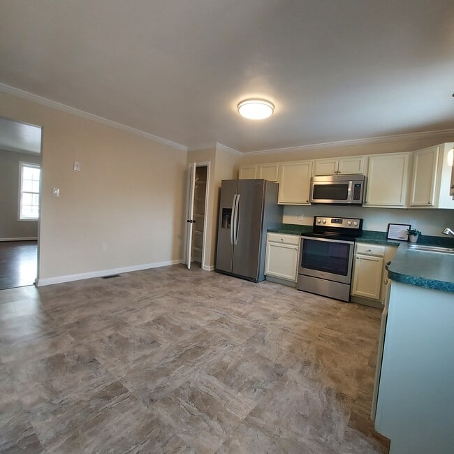 Photo - 102 Kadies Ln