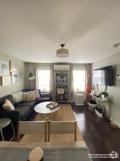 Building Photo - 609 E 2nd St Unit 1 Rental