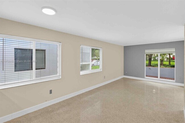 Photo - 537 Menendez Ave Unit 537