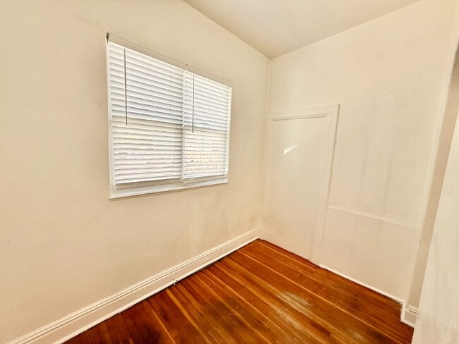 Photo - Gorgeous 1 Bed 1 Bath Apartment in Cap Hill! Available NOW! Unit 3