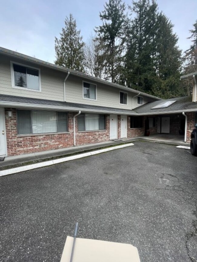 Building Photo - 2Bd/1.5Ba Lynnwood Townhouse