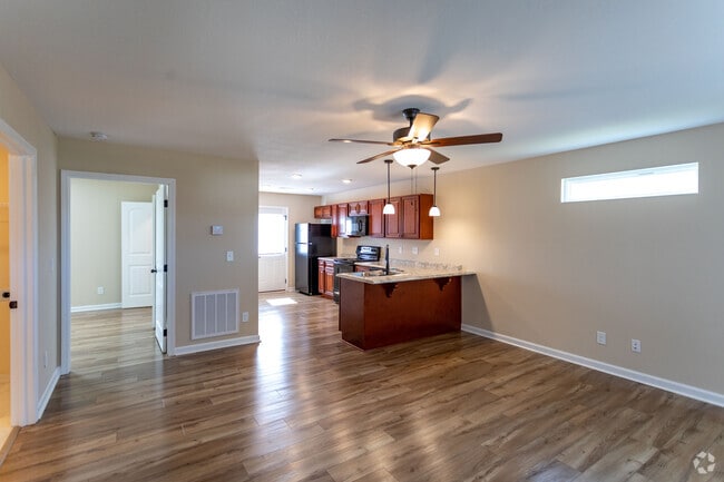 1HAB, 1BA - 900 ft² - Tiny Town Village