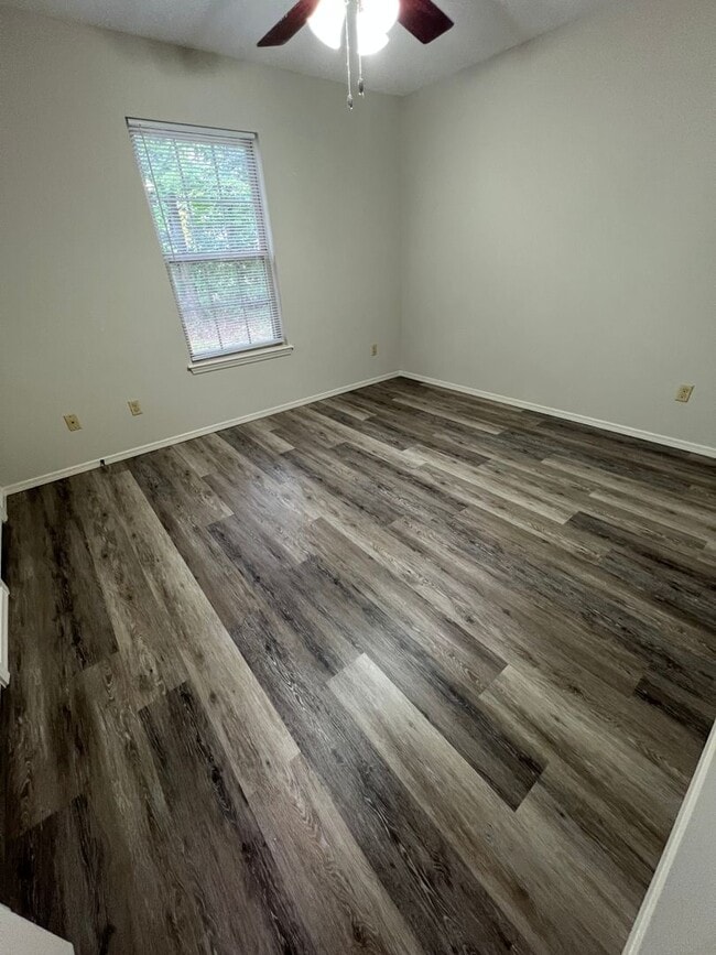 Photo - 1409 Poplar St Unit B